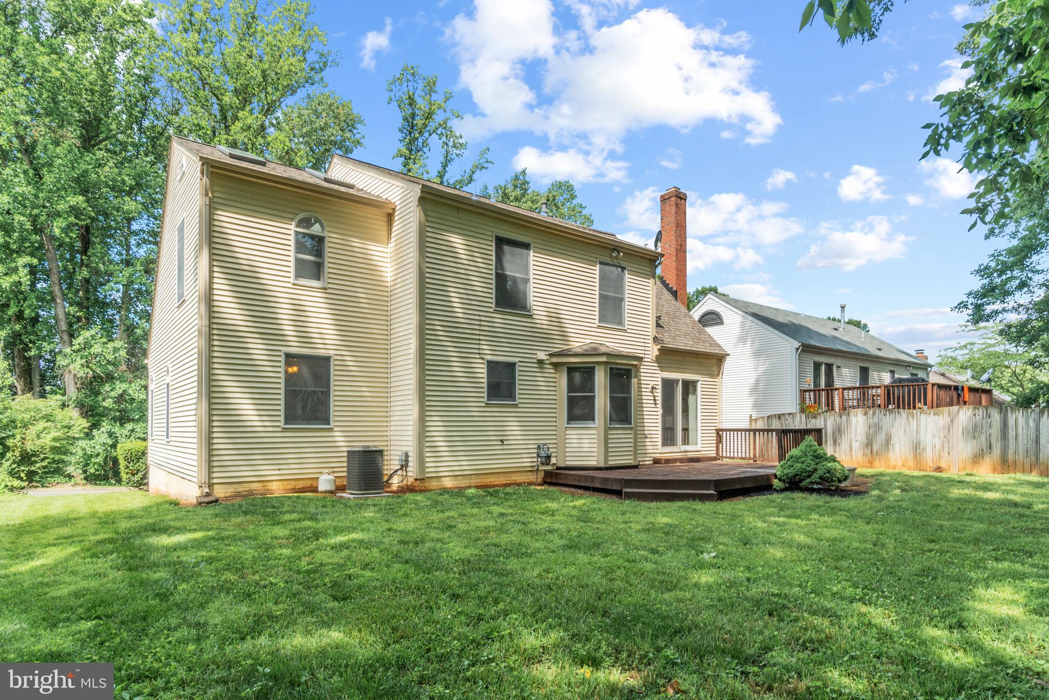 10 Ridgewood Drive Stafford, VA 22556 - Photo 4 of 21 Flat backyard with Deck and mature Lawn.