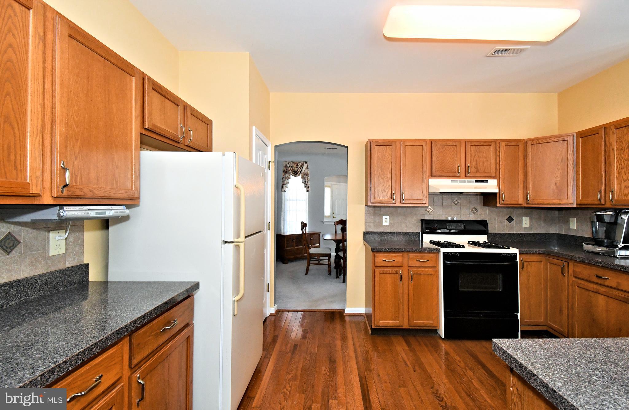 1239 Scott Place Warminster, PA 18974 - Photo 19 of 43 Kitchen with gas range