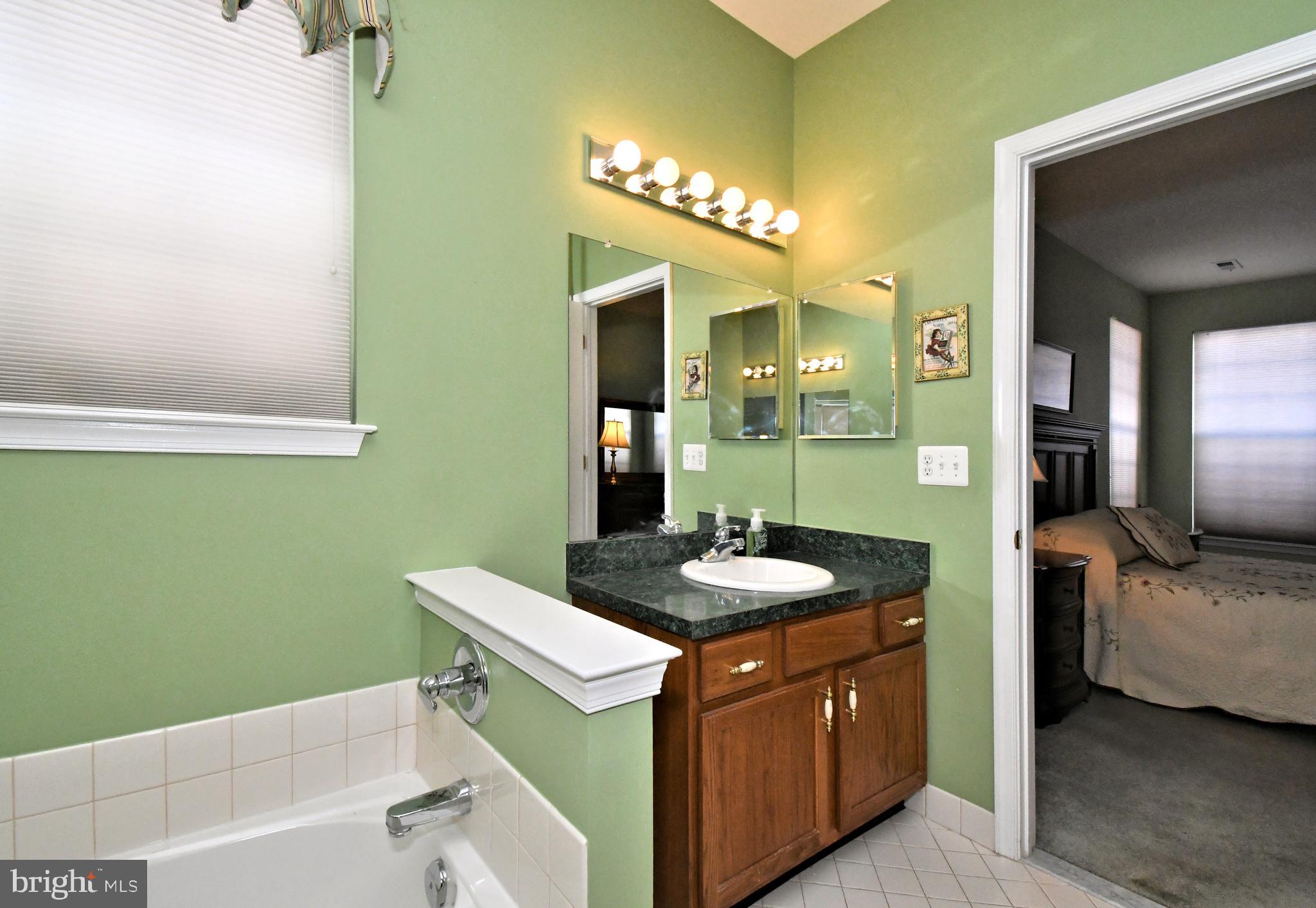 1239 Scott Place Warminster, PA 18974 - Photo 33 of 43 Primary bathroom with tub