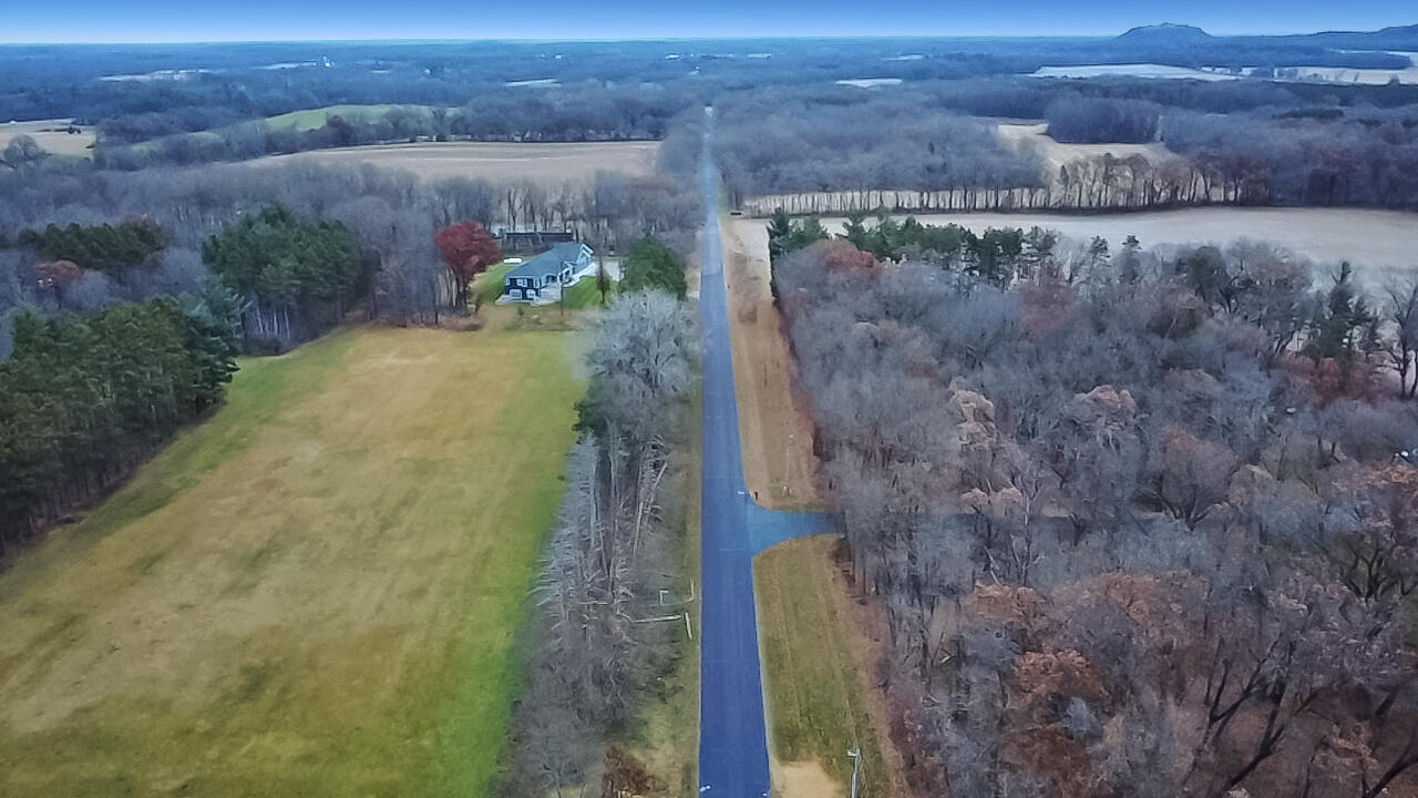 W4961 Cemetery Road Mauston, WI 53948 - Photo 12 of 17 2025-11-15-07-06-04-592
