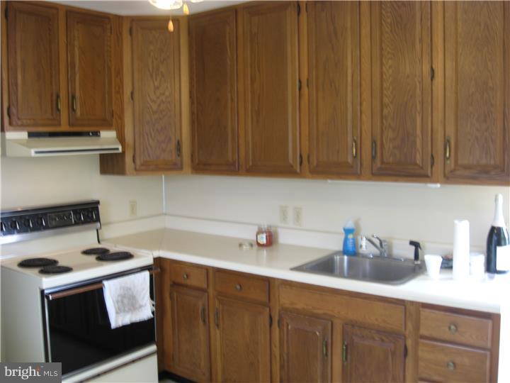 25 Walnut Street Reading, PA 19606 - Photo 2 of 7 Gallery Image 2