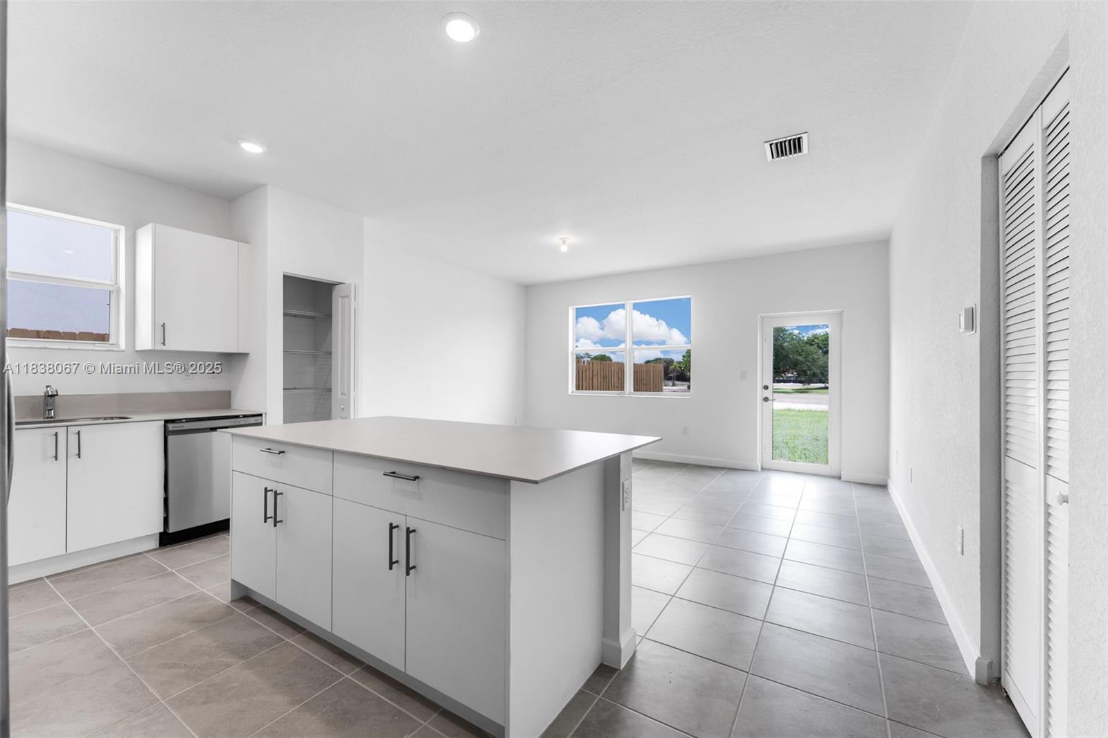 2960 Southeast 23rd Street Homestead, FL 33035 - Photo 4 of 27