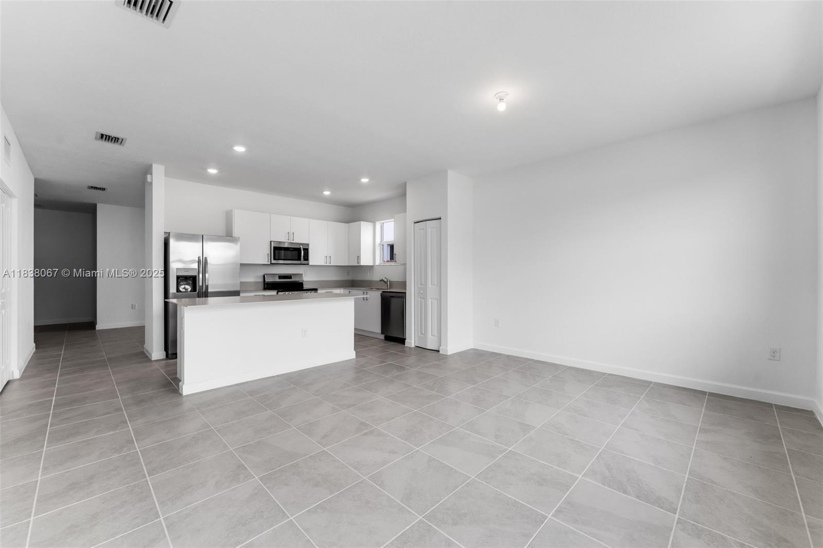 2960 Southeast 23rd Street Homestead, FL 33035 - Photo 7 of 27