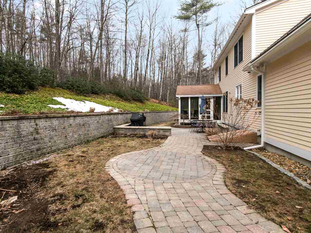 40 Cider Mill Road Bedford, NH 03110 - Photo 25 of 34