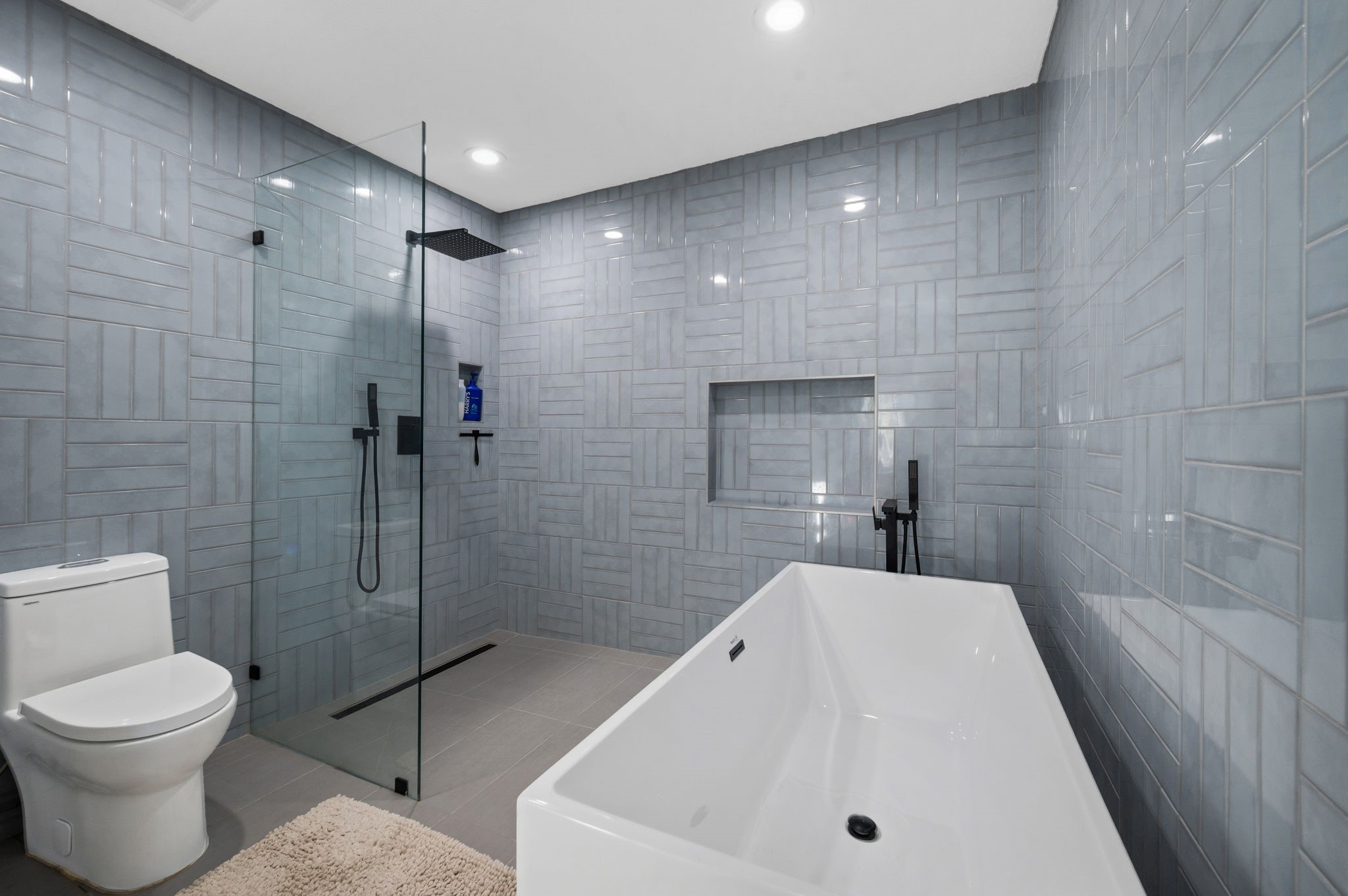 1831 Palm Street Houston, TX 77004 - Photo 14 of 27 This modern bathroom also features a walk-in shower for ease and convenience.