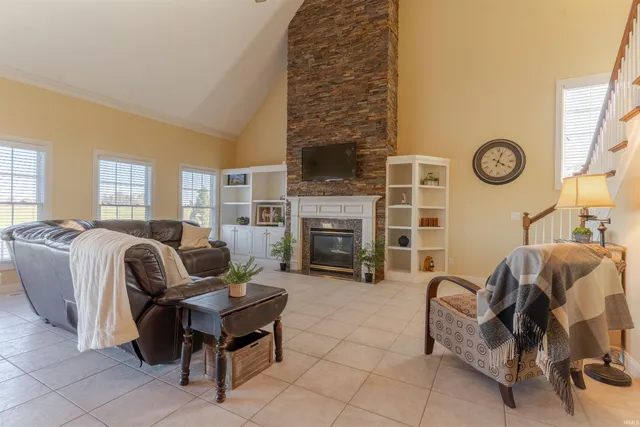 $995,000 | 2800 Briarcliff Drive, Newburgh, IN 47630