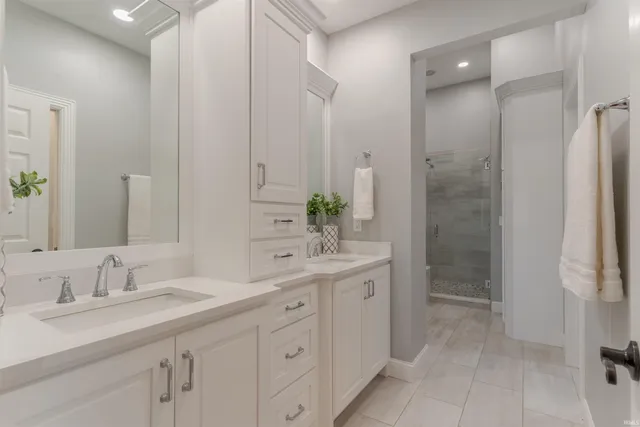 $995,000 | 2800 Briarcliff Drive, Newburgh, IN 47630