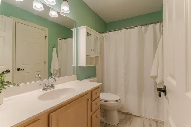 $995,000 | 2800 Briarcliff Drive, Newburgh, IN 47630