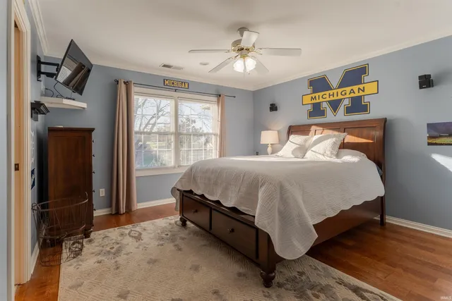 $995,000 | 2800 Briarcliff Drive, Newburgh, IN 47630