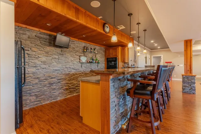 $995,000 | 2800 Briarcliff Drive, Newburgh, IN 47630