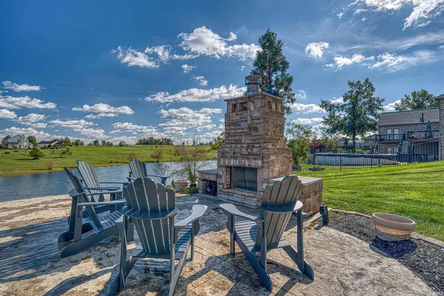 $995,000 | 2800 Briarcliff Drive, Newburgh, IN 47630