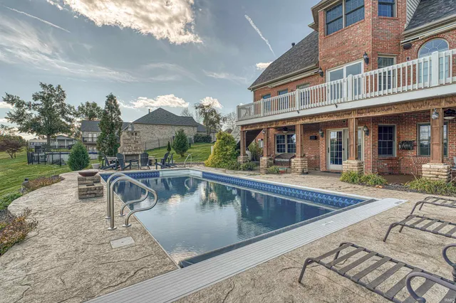 $995,000 | 2800 Briarcliff Drive, Newburgh, IN 47630