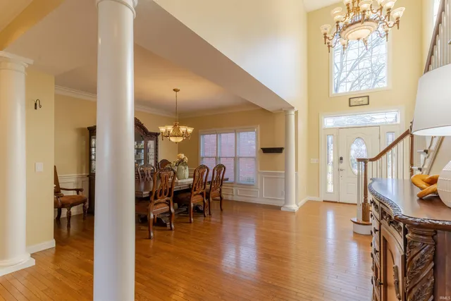 $995,000 | 2800 Briarcliff Drive, Newburgh, IN 47630