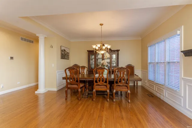 $995,000 | 2800 Briarcliff Drive, Newburgh, IN 47630