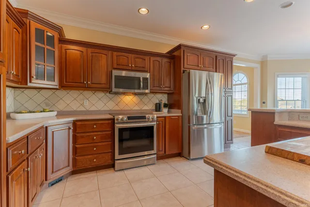 $995,000 | 2800 Briarcliff Drive, Newburgh, IN 47630