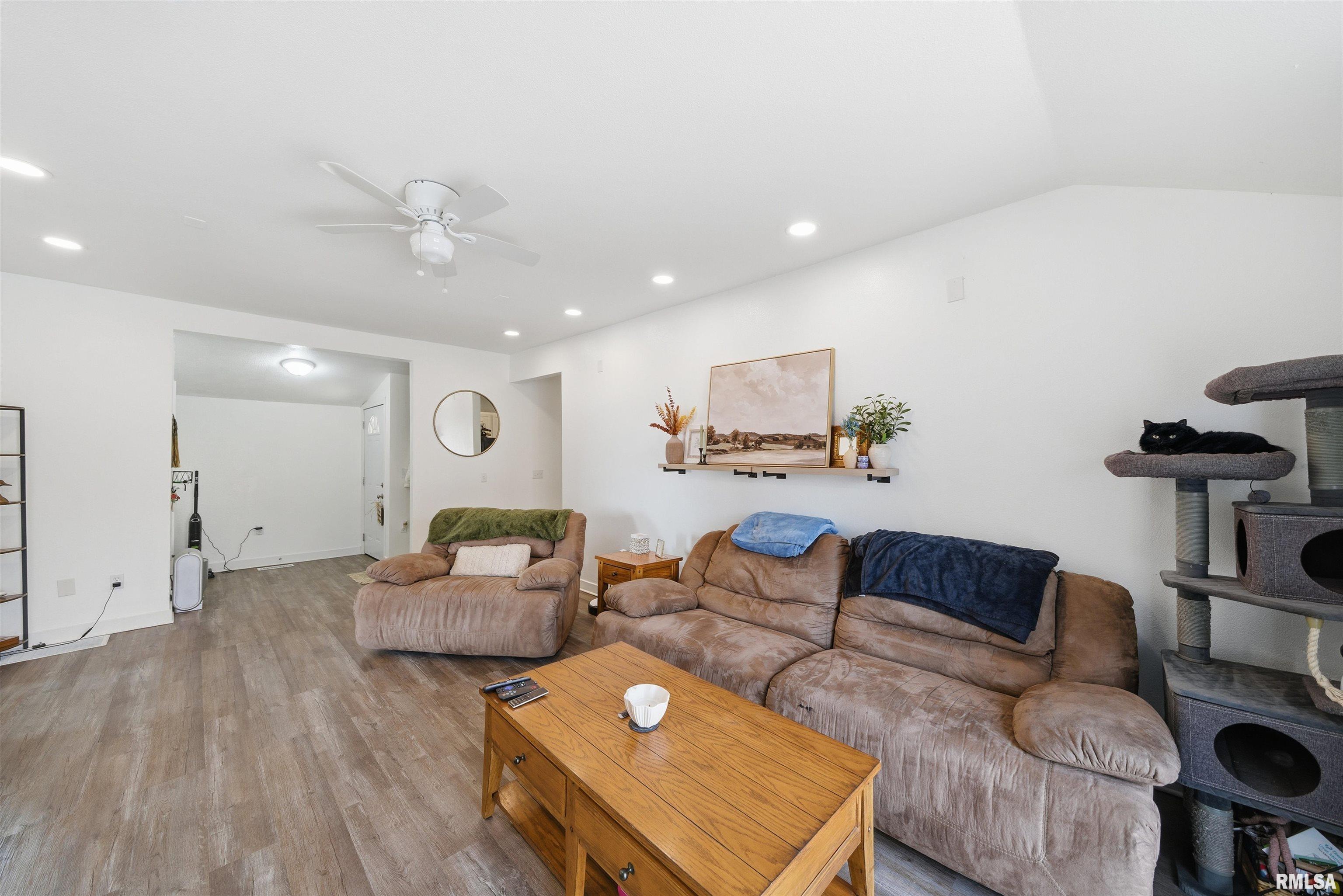 13213 West Wheeler Road Glasford, IL 61533 - Photo 8 of 33