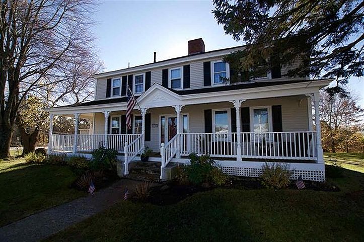 679 Island Pond Road Manchester, NH 03109 - Photo 1 of 16