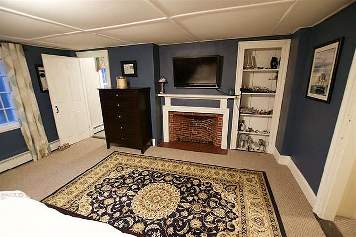 679 Island Pond Road Manchester, NH 03109 - Photo 12 of 16