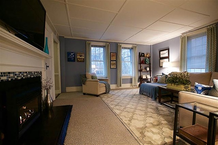 679 Island Pond Road Manchester, NH 03109 - Photo 3 of 16