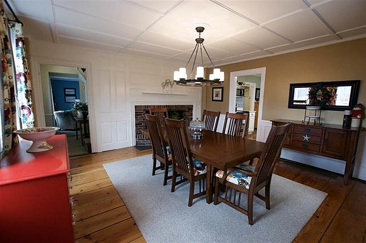 679 Island Pond Road Manchester, NH 03109 - Photo 6 of 16