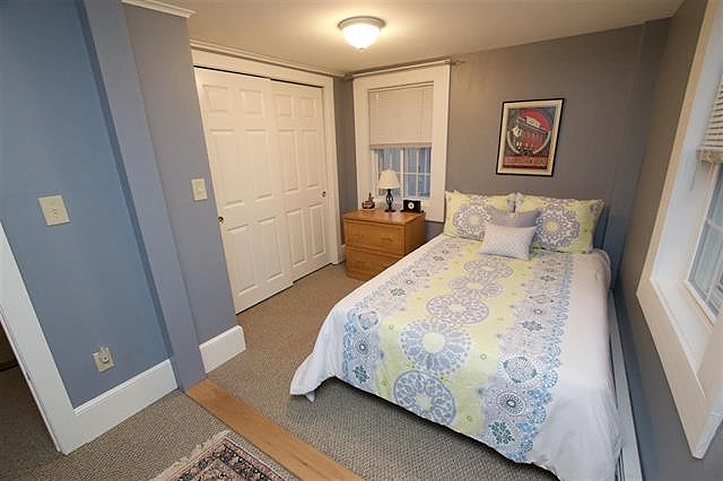 679 Island Pond Road Manchester, NH 03109 - Photo 10 of 16