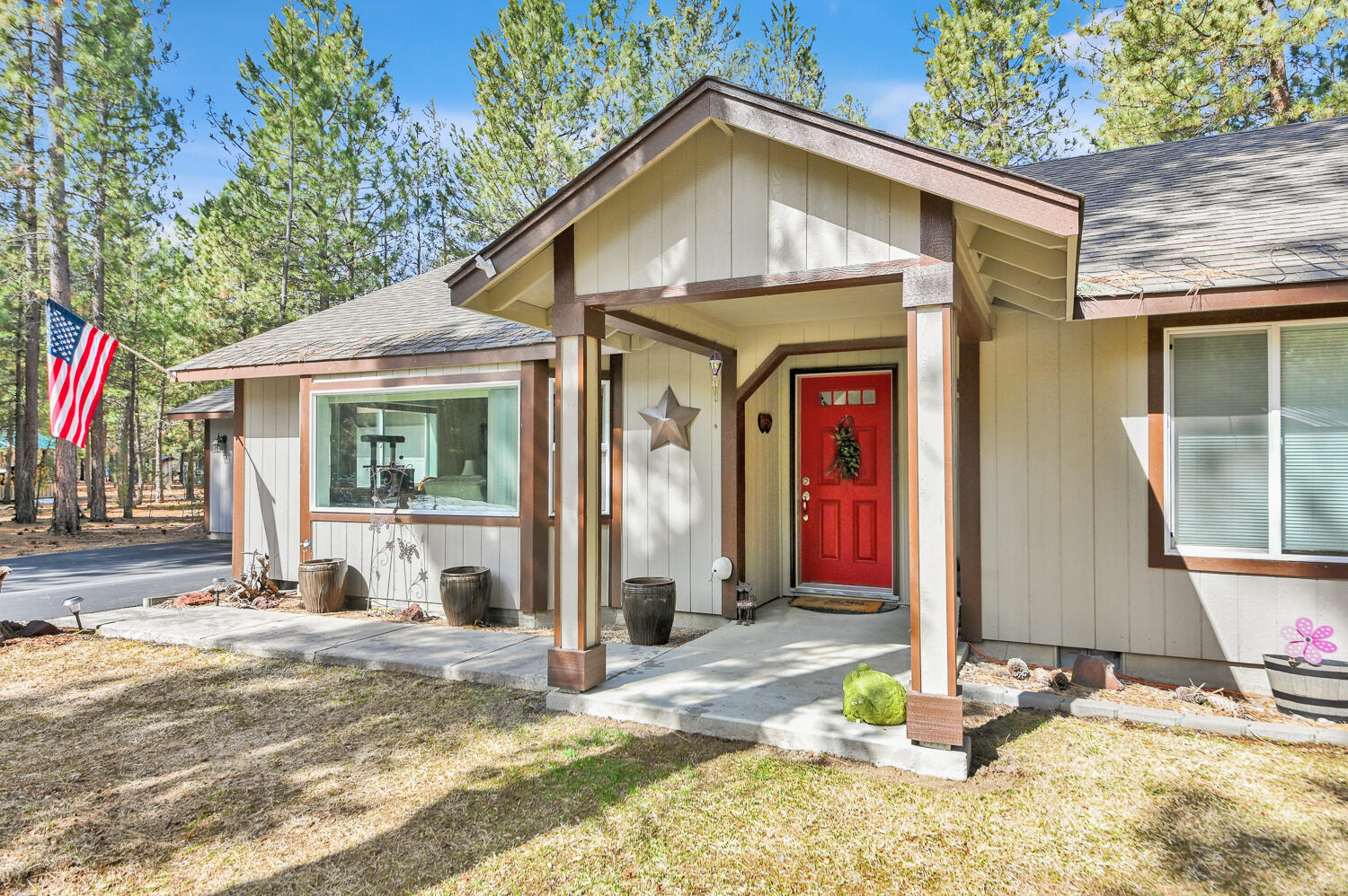 14840 Laurel Road La Pine, OR 97739 - Photo 1 of 32 a front view of a house