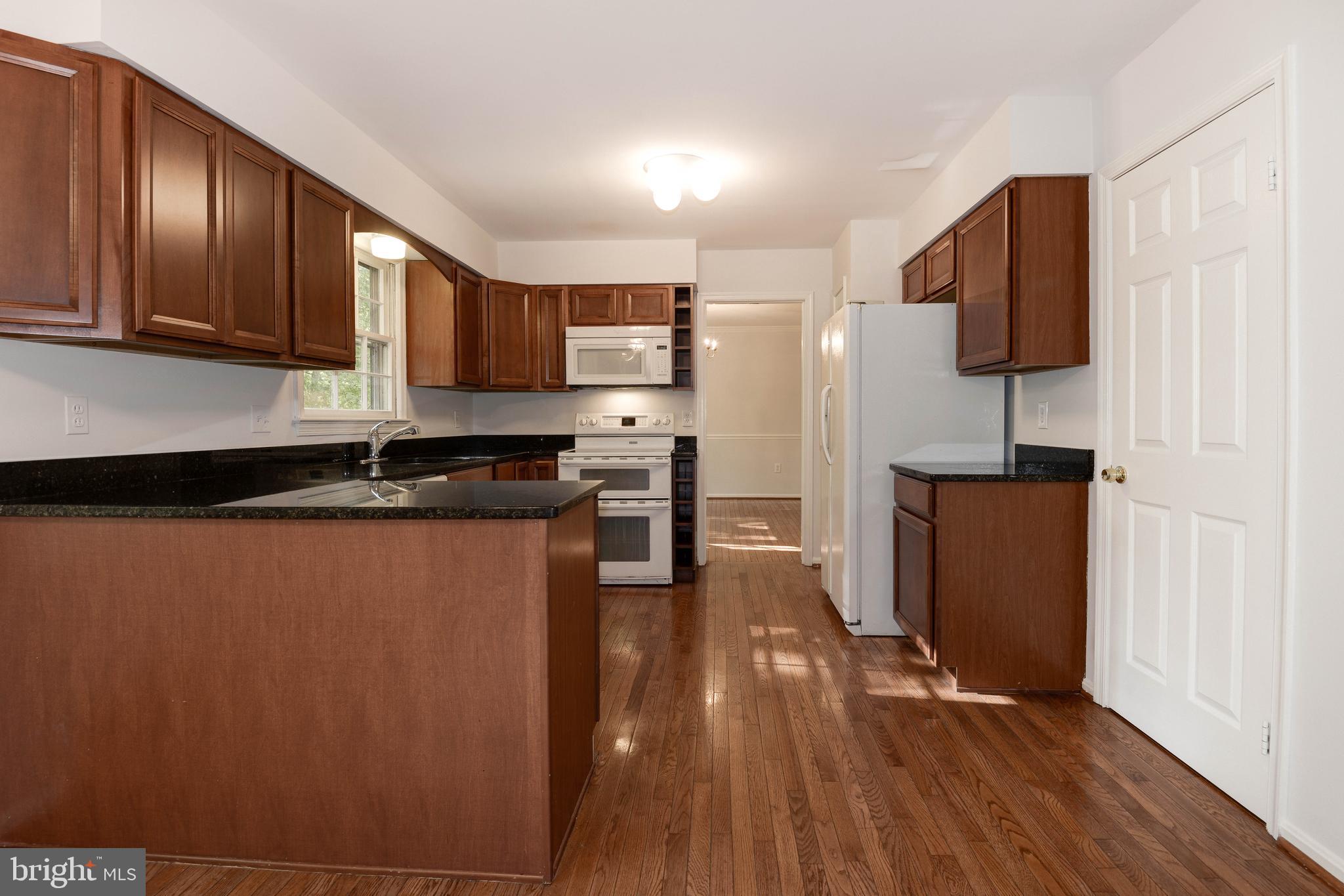 10809 Cross School Road Reston, VA 20191 - Photo 20 of 49