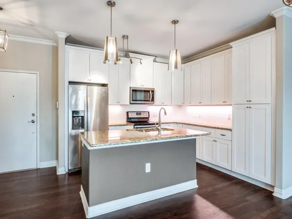 $1,995 | 2500 King Arthur Boulevard, Unit 206, Lewisville, TX 75056