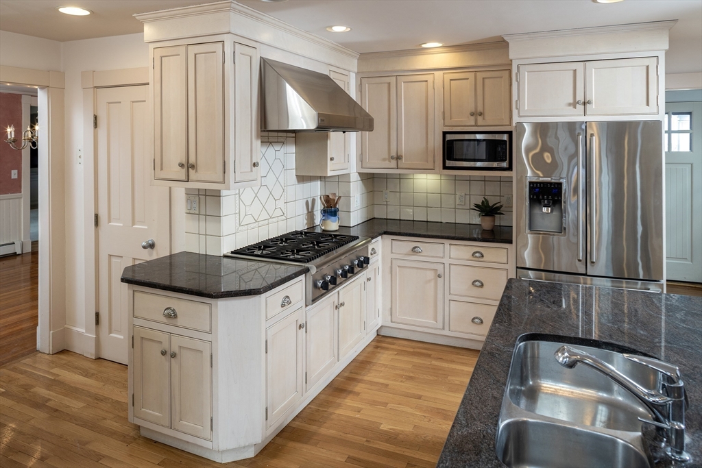 4 Bay View Avenue Hingham, MA 02043 - Photo 13 of 40