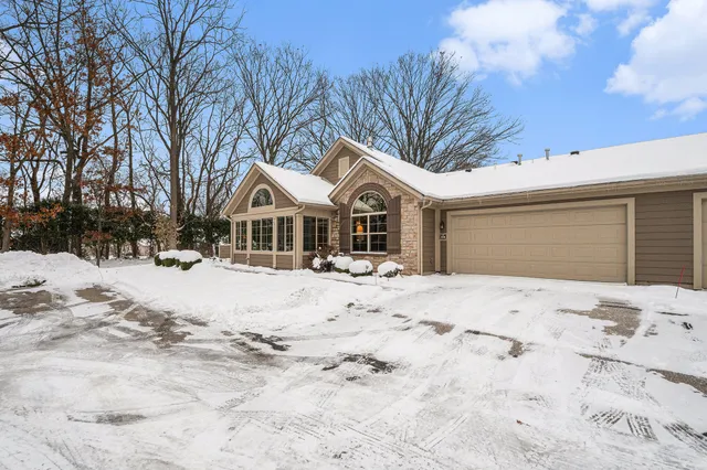 $535,000 | 856 Bridge Crest Drive Southeast, Ada, MI 49301