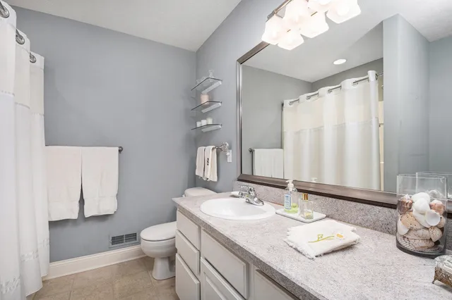 $535,000 | 856 Bridge Crest Drive Southeast, Ada, MI 49301