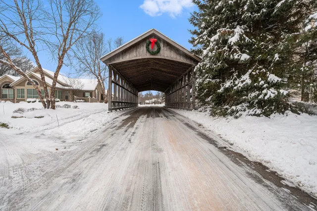 $535,000 | 856 Bridge Crest Drive Southeast, Ada, MI 49301