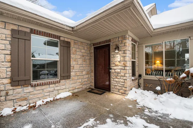 $535,000 | 856 Bridge Crest Drive Southeast, Ada, MI 49301