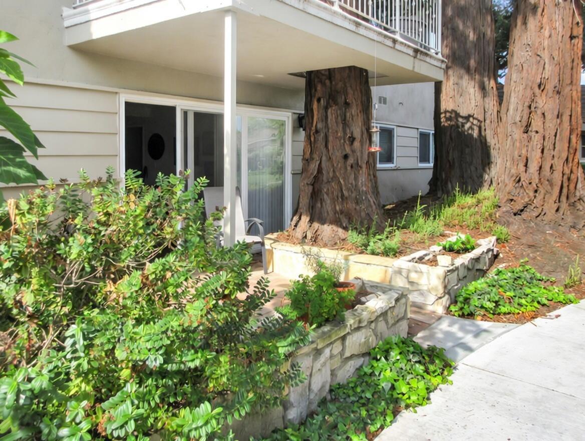 5740 Encina Road, Unit 3 Goleta, CA 93117 - Photo 4 of 25 a front view of a house with a yard