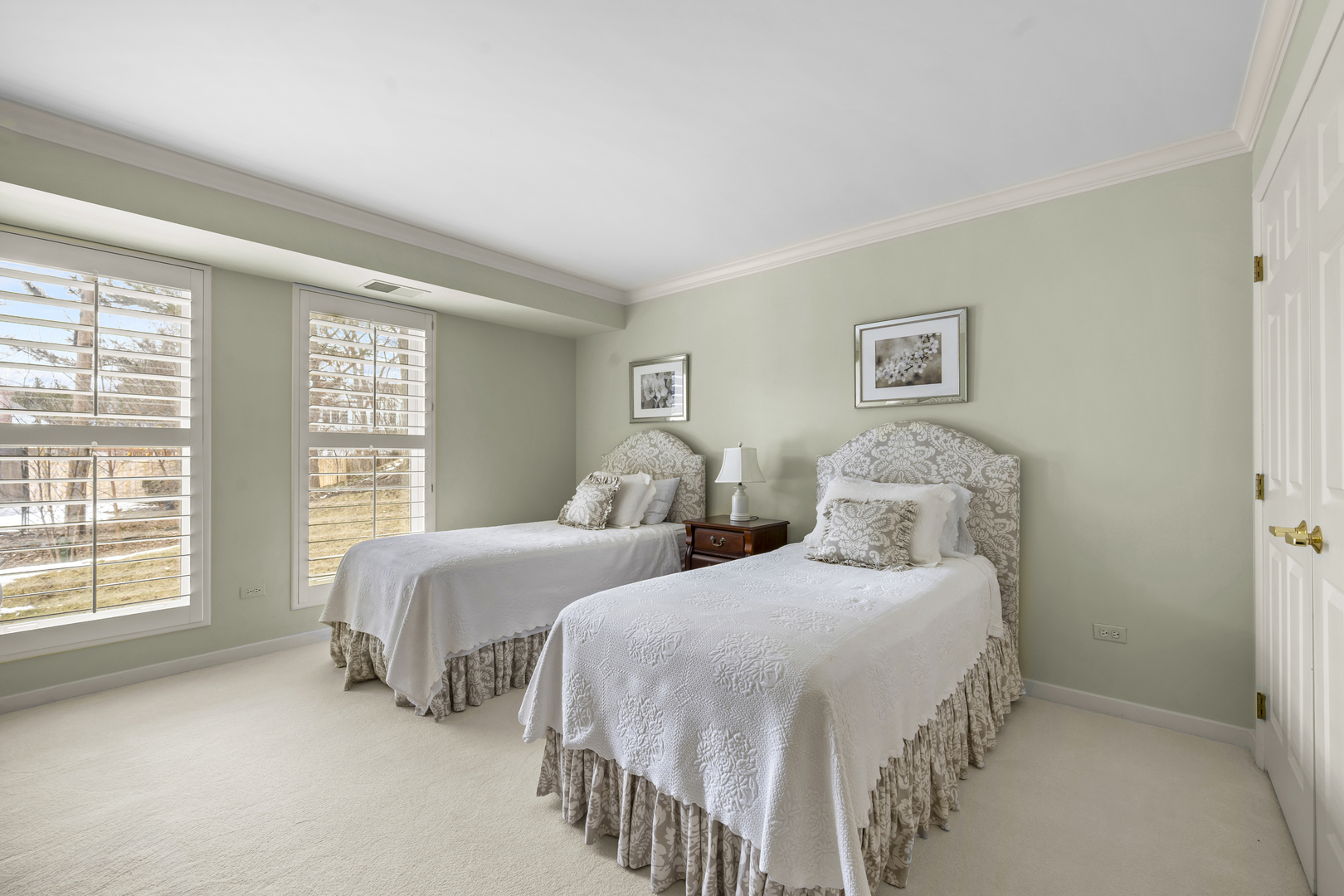 380 Green Bay Road, Unit 1B Winnetka, IL 60093 - Photo 14 of 19 a bedroom with two beds and a large window