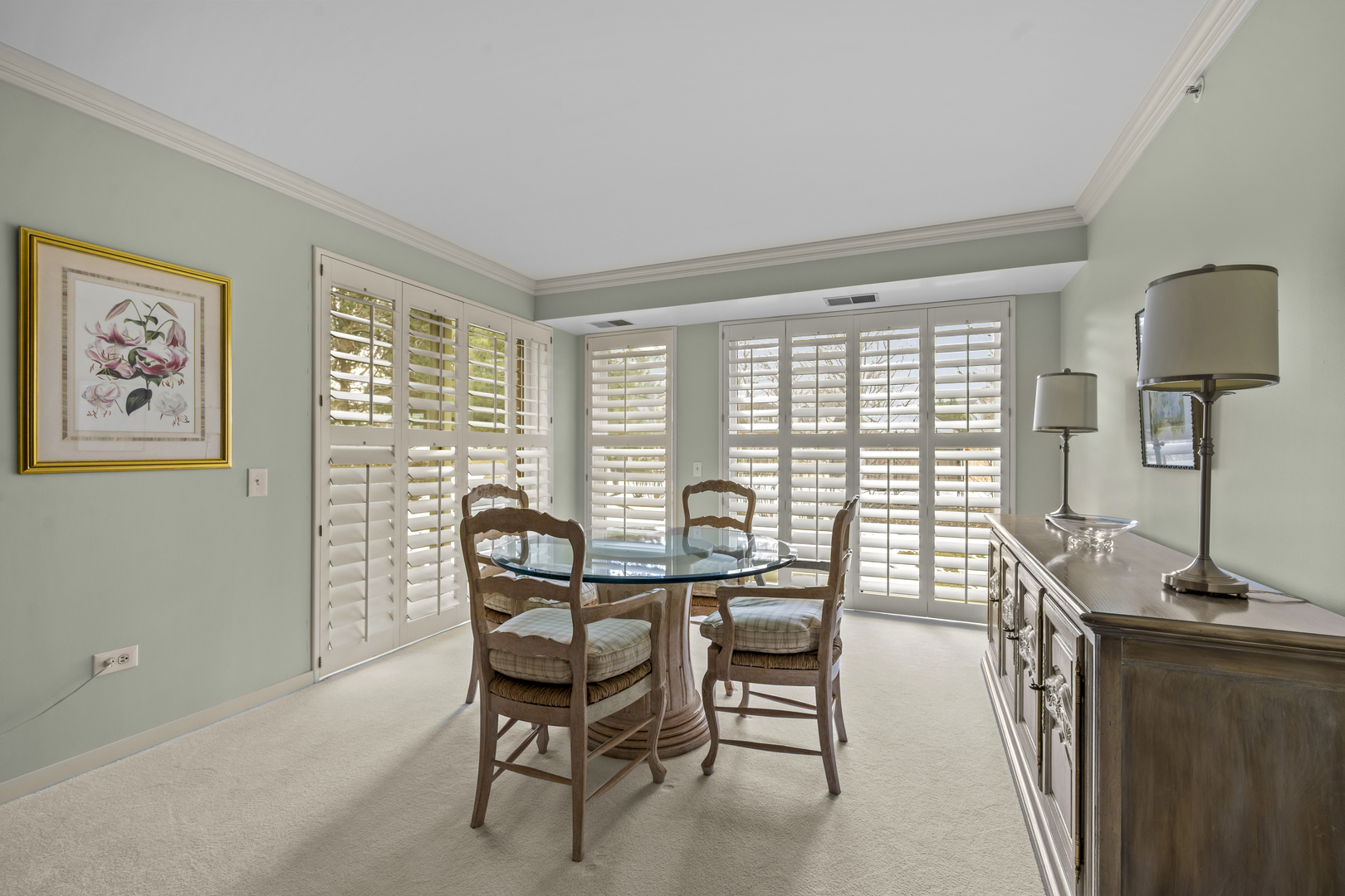 380 Green Bay Road, Unit 1B Winnetka, IL 60093 - Photo 8 of 19 a dining room with furniture and wooden floor