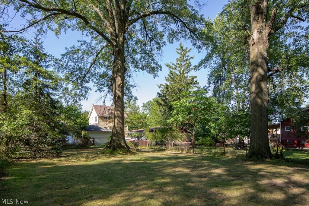 1813 Keystone Road Cleveland, OH 44134 - Photo 4 of 16