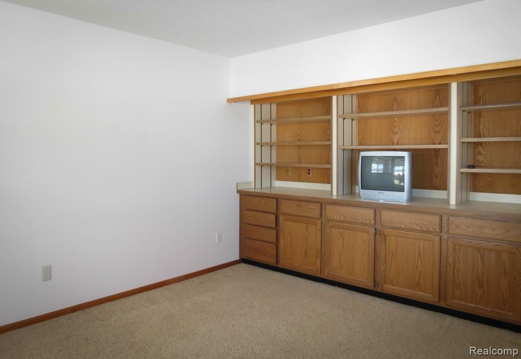 9864 Winston Road Pinckney, MI 48169 - Photo 7 of 33 IMG_0344.jpg