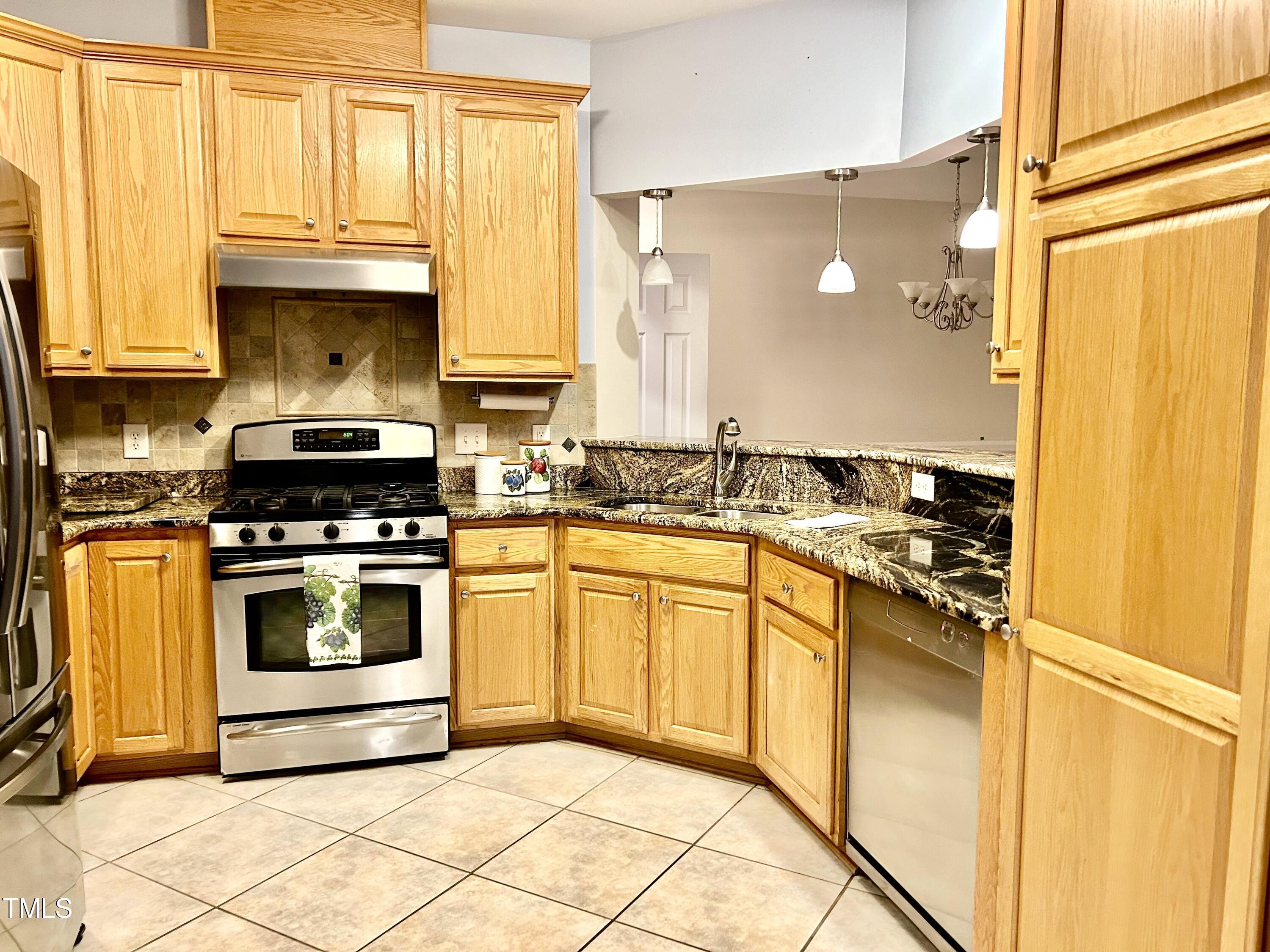 636 Seastone Street Raleigh, NC 27603 - Photo 14 of 39 Kitchen