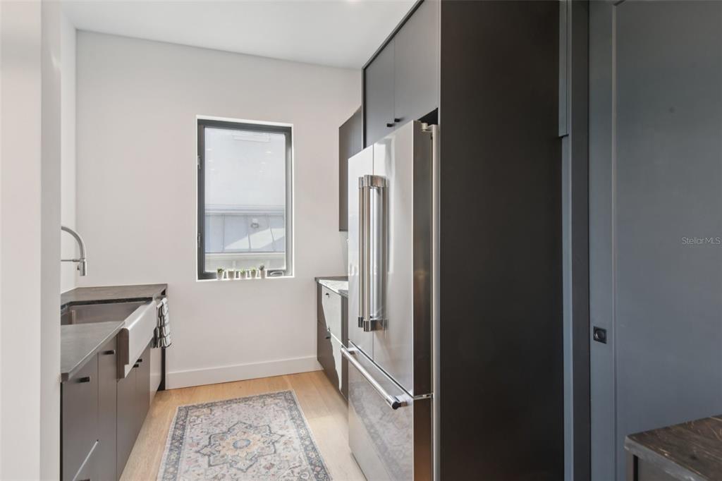 4828 West Flamingo Road Tampa, FL 33611 - Photo 18 of 67 a view of walk in closet