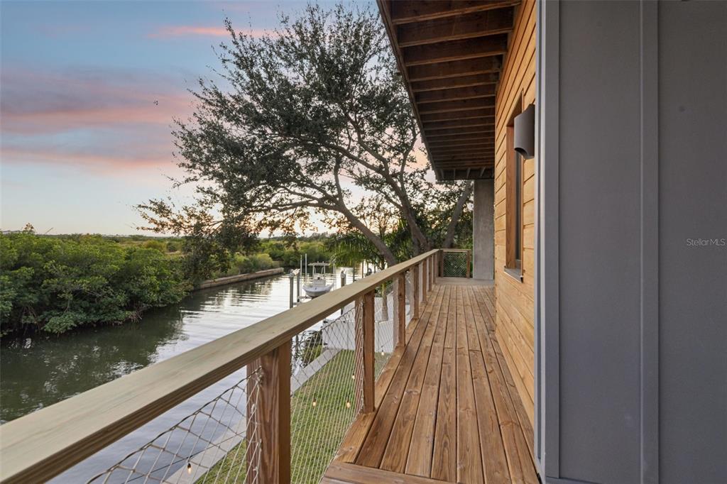 4828 West Flamingo Road Tampa, FL 33611 - Photo 35 of 67 a view of balcony and yard