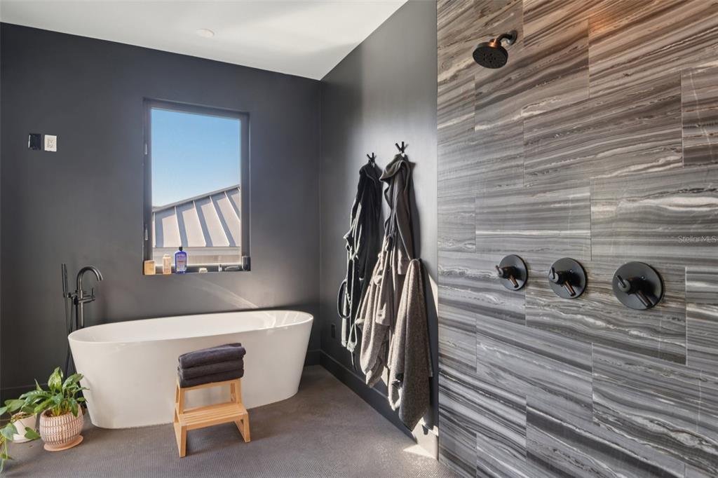 4828 West Flamingo Road Tampa, FL 33611 - Photo 38 of 67 a bathroom with a sink and a bathtub