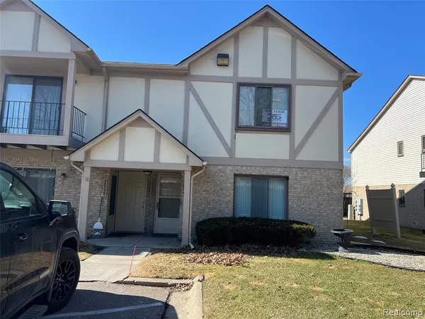 $1,400 | 38539 Wellington Drive, Unit 19, Clinton Township, MI 48036
