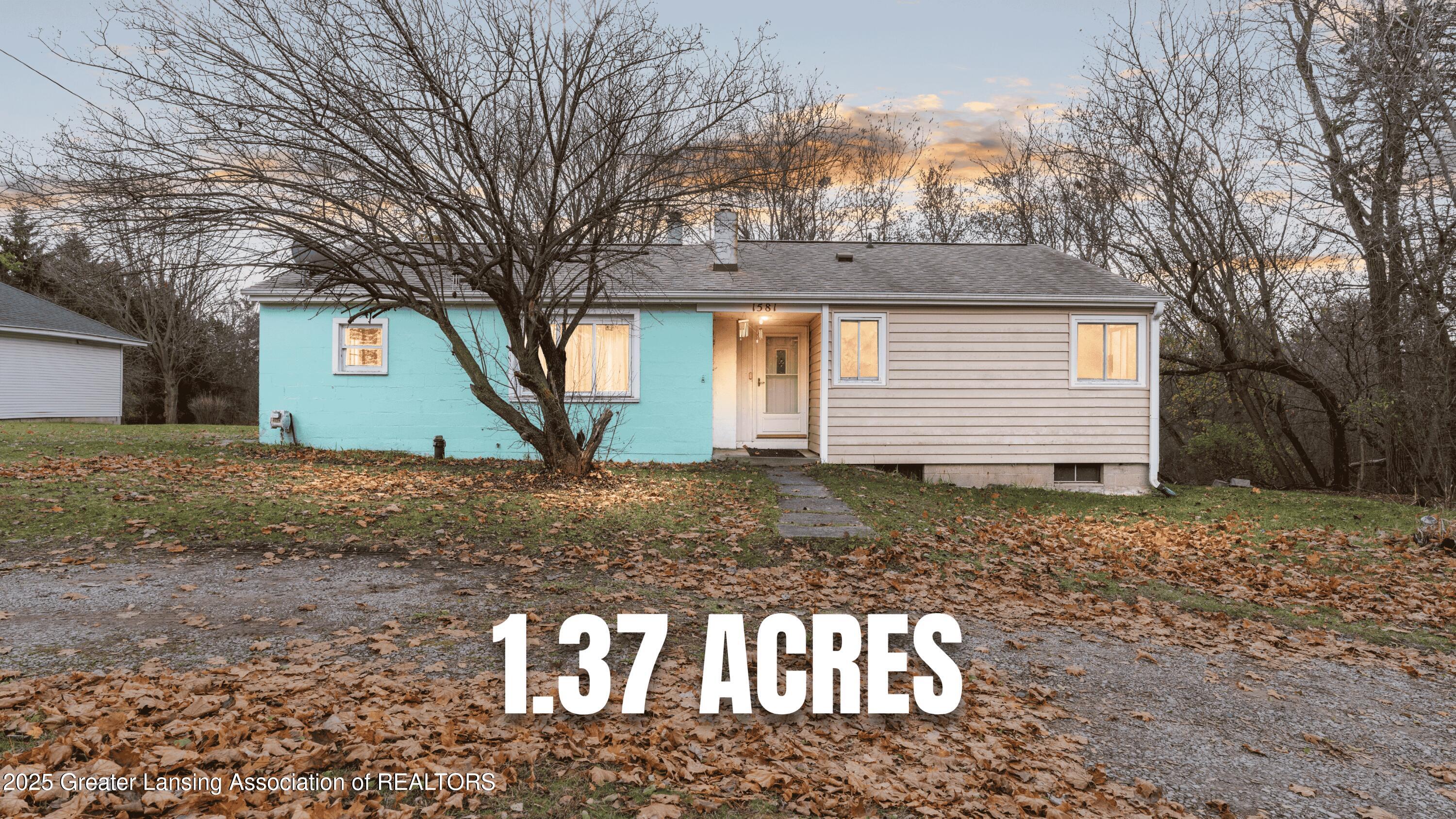 1581 W State Rd, Lansing