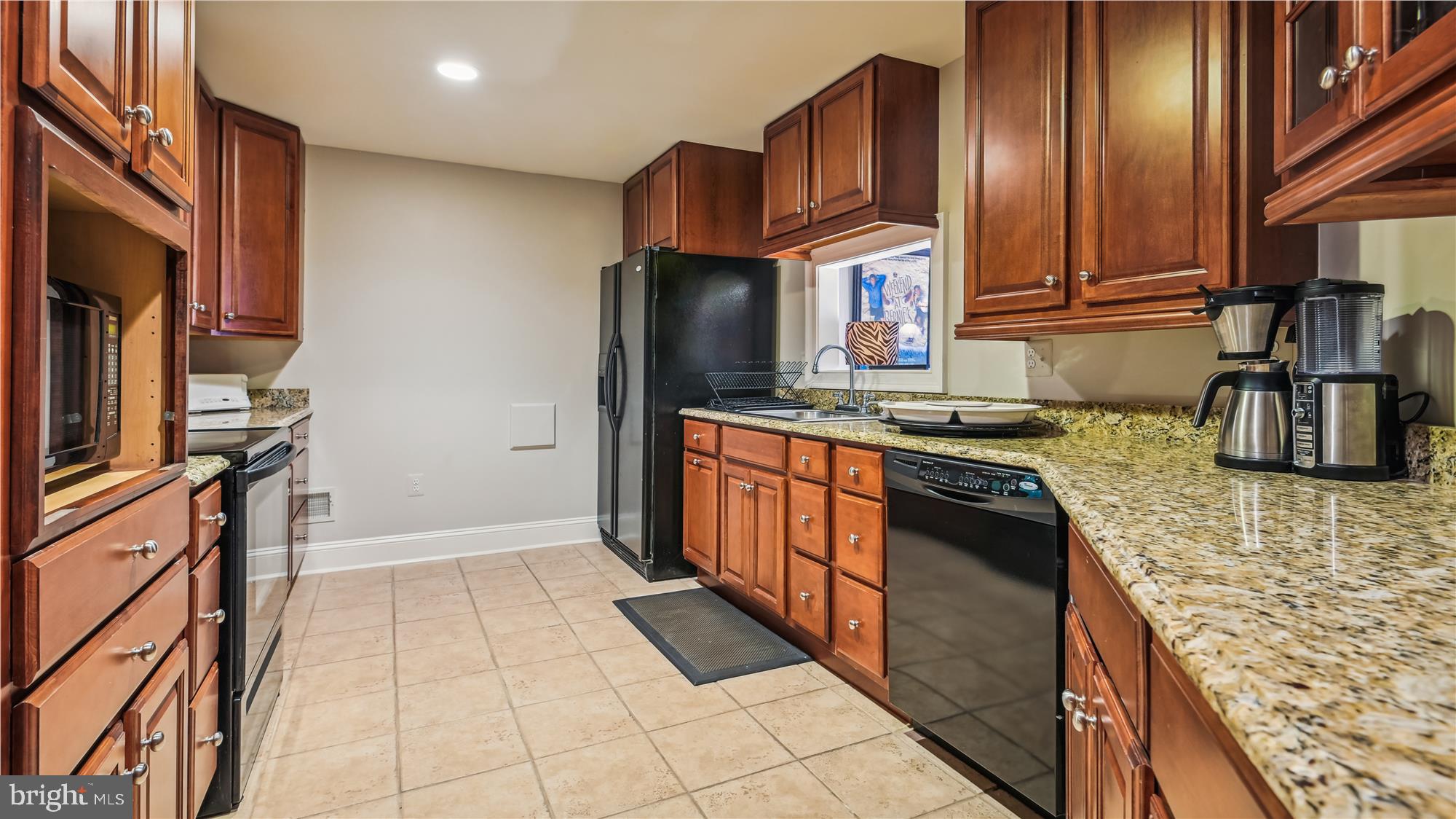 41334 Raspberry Drive Leesburg, VA 20176 - Photo 50 of 70 Catering kitchen