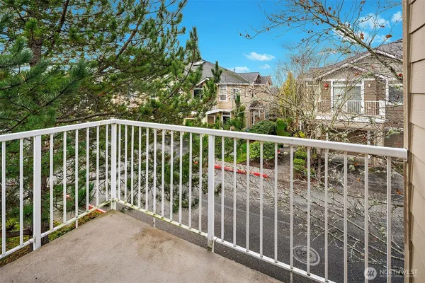 $550,000 | 22751 Southeast 12th Place, Sammamish, WA 98075