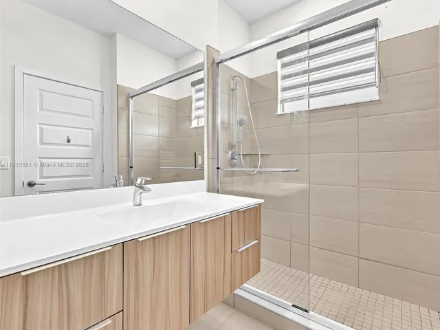 a view of a livingroom with an empty space