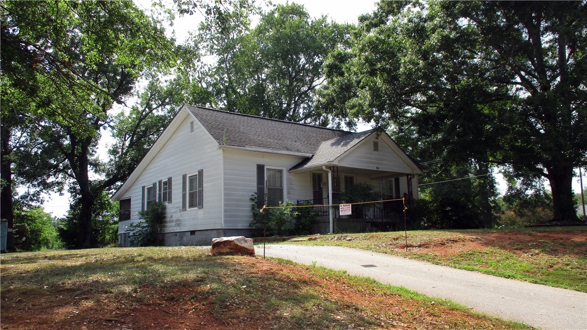 634 Airline Road Anderson, SC 29624 - Photo 3 of 41