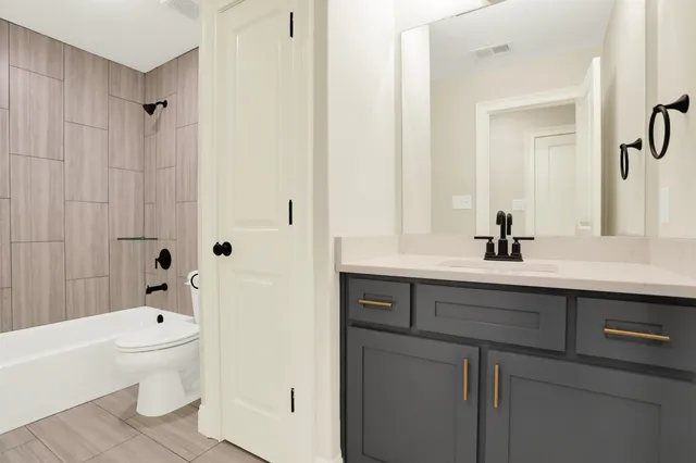 $524,000 | 200 Wellington Circle South, Oakland, TN 38068