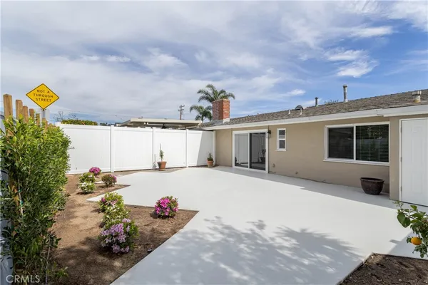 $4,700 | 1741 Tustin Avenue, Unit 10C, Costa Mesa, CA 92627